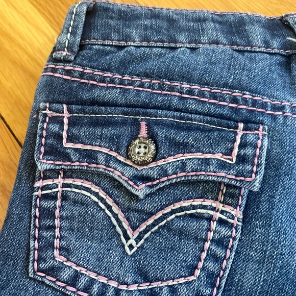 Levi’s girls boot cut jean with pink stitching - Picture 7 of 9